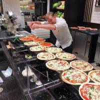 راهکارهایی برای جلوگیری از چسبیدن پیتزا به سینی در فر صنعتی