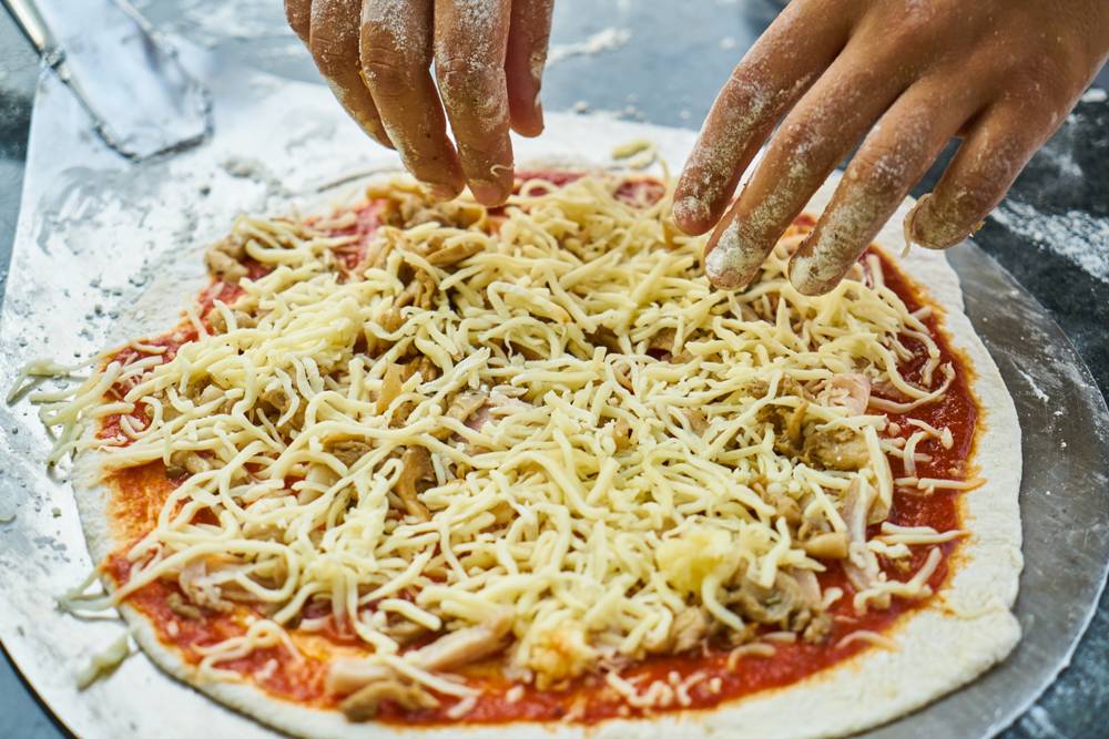 طرز تهیه پیتزا آمریکایی و ایتالیایی