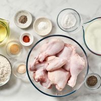 مواد مورد نیاز برای مرینت کردن مرغ سوخاری