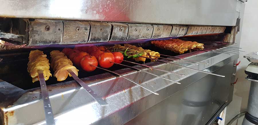 مزایای استفاده از کباب پز تابشی در آشپزخانه های صنعتی